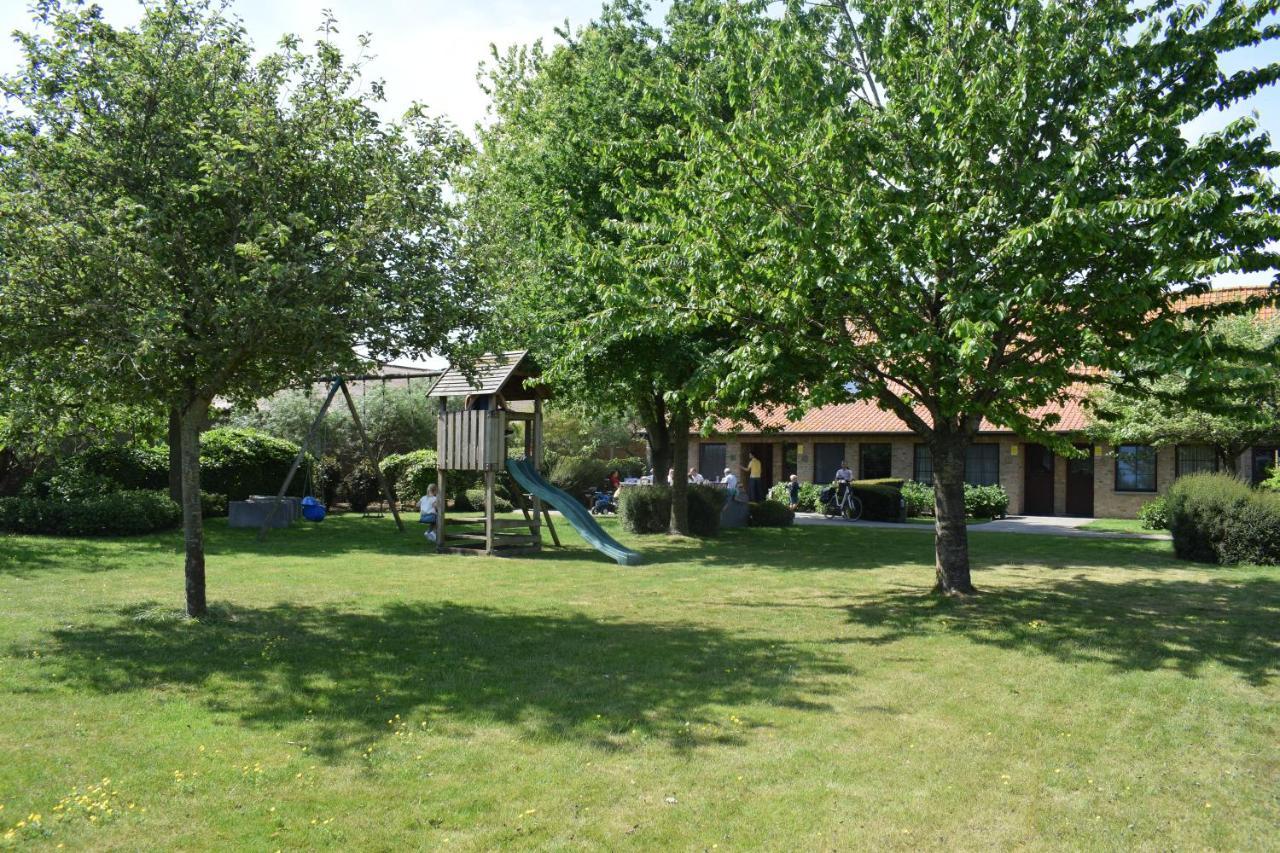 De Meiboom Vakantiehoeve Tot 21 Pers Langemark Dış mekan fotoğraf
