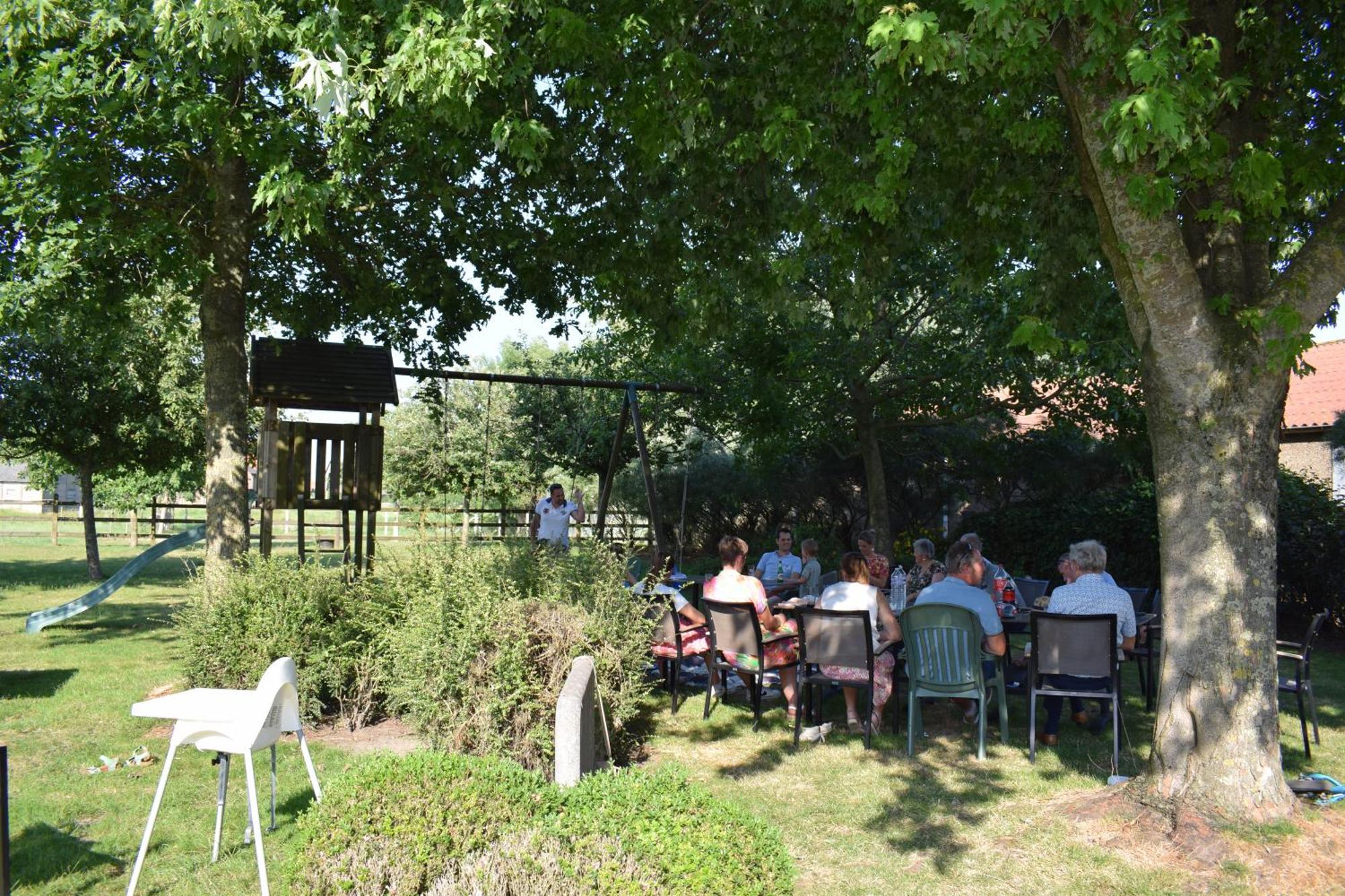 De Meiboom Vakantiehoeve Tot 21 Pers Langemark Dış mekan fotoğraf